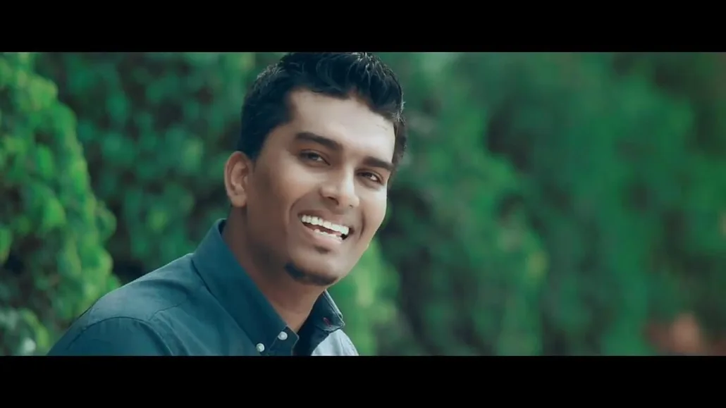 Aayirangal Parthalum (Azhagae)